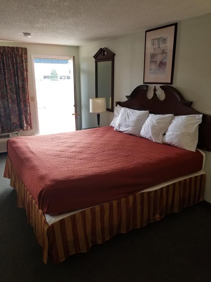 Budget Inn And Suites Иган Экстерьер фото