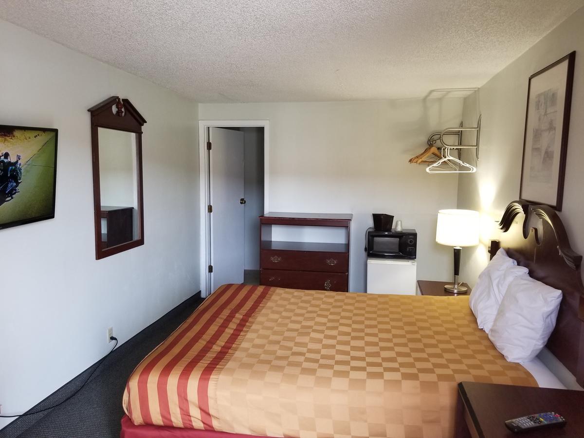 Budget Inn And Suites Иган Экстерьер фото
