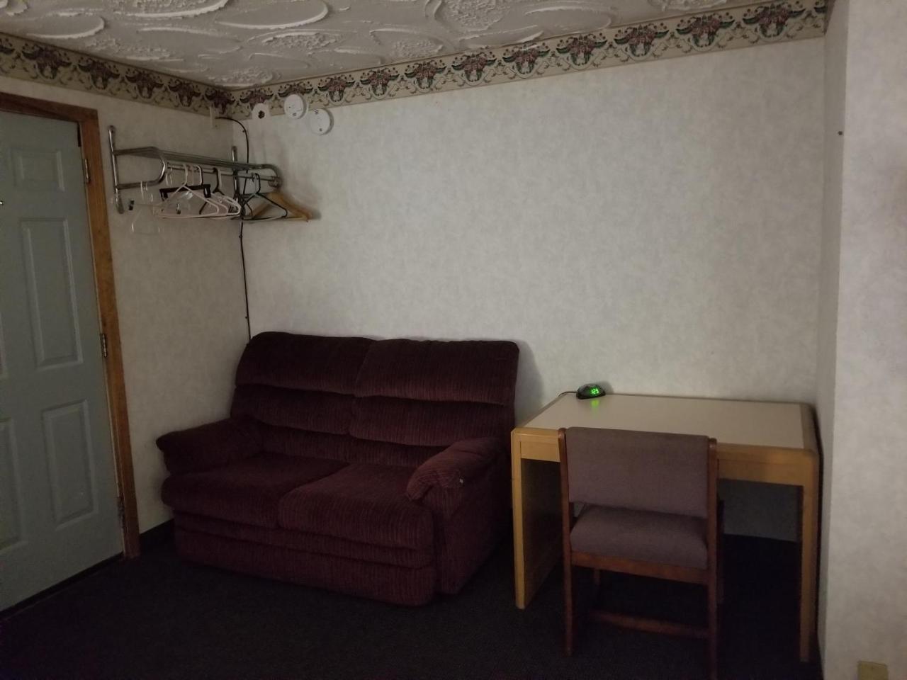 Budget Inn And Suites Иган Экстерьер фото