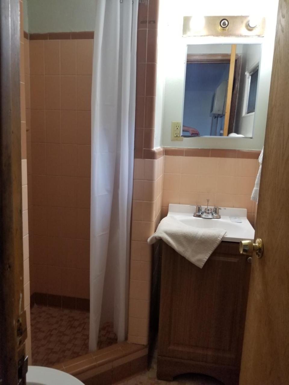 Budget Inn And Suites Иган Экстерьер фото